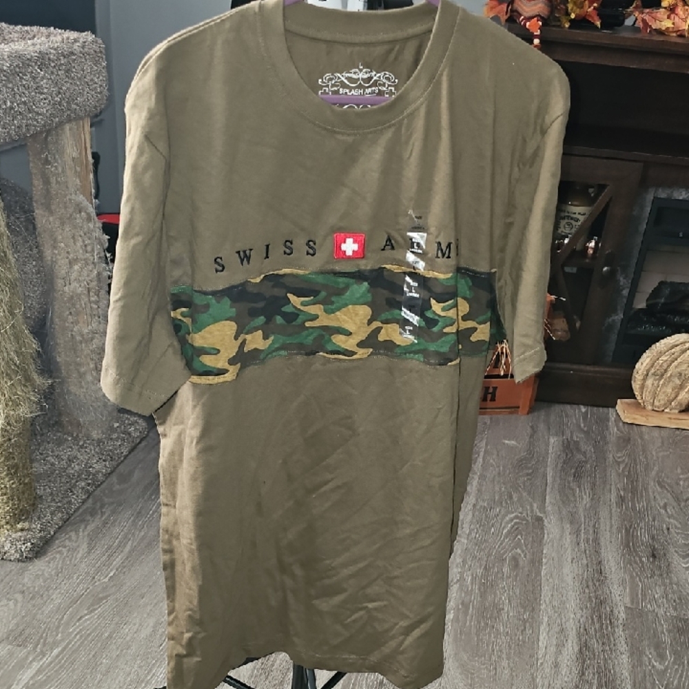 Splash Arts Nwts Mens Tshirt Sz Large. Nwts! Very Nice